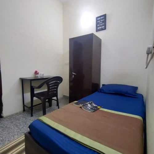 Penguin House โ C Block, Vijay Nagar, Delhi (North Campus)